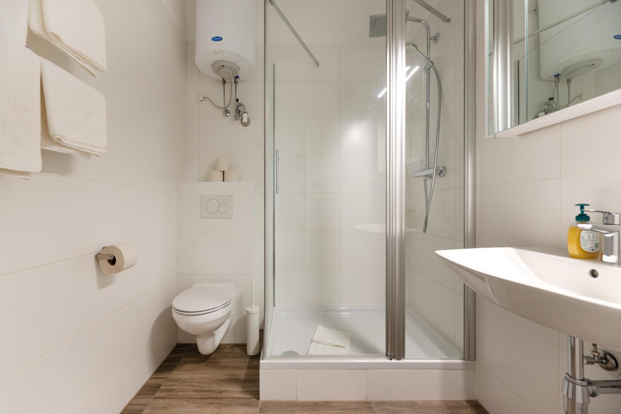 Studio Apartment Near University Виена Екстериор снимка